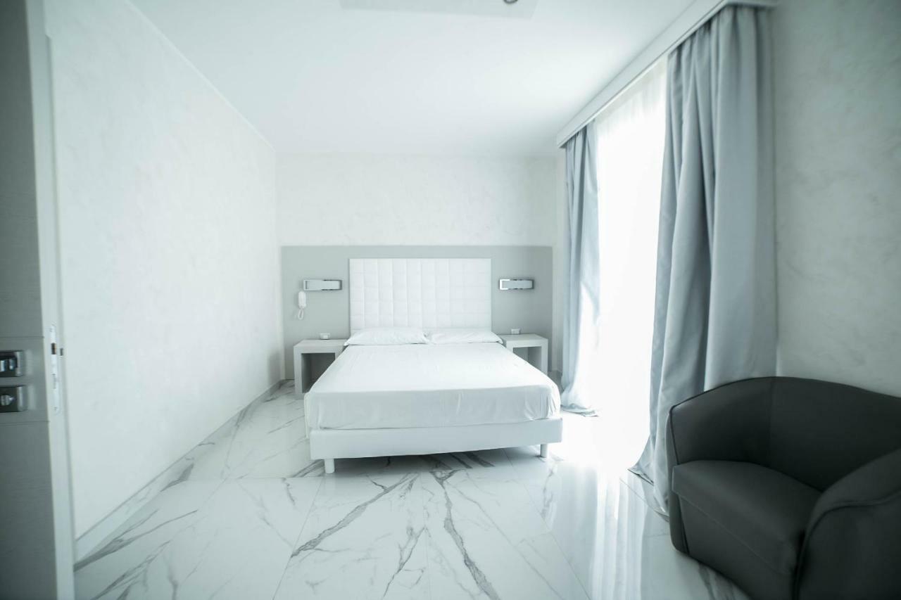 Camera Sul Mare Riviera Порто-Чезарео Экстерьер фото